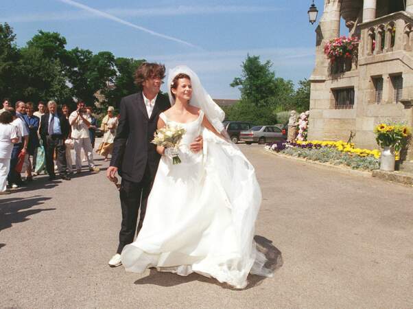 Le mariage de Charlotte Valandrey avec Arthur Lecaisne a eu lieu dans la ville de sa jeunesse : Pléneuf-ValAndré dans les Côtes d'Armor en 1999.