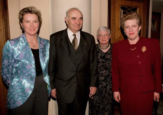 En 1999, elle accompagne Catherine Trautmann au 30e anniversaire de la Fondation de France.