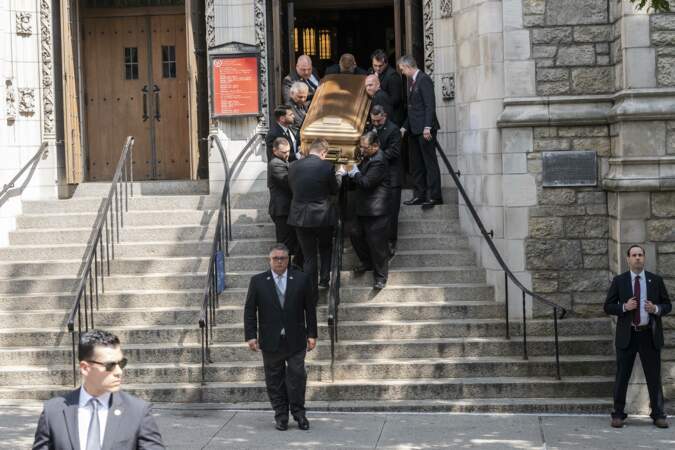 Le cercueil d'Ivana Trump sortant de l'église Saint Vincent Ferrer.