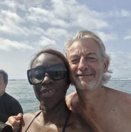 Autre selfie en amoureux, avec Gilles Verdez et Fatou au Sénégal.