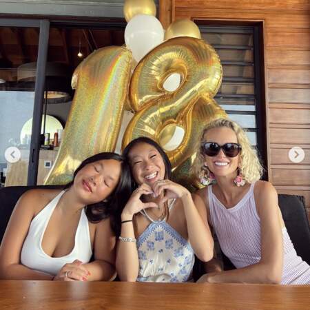 Jade Hallyday a célébré son 18ème anniversaire avec sa maman Laeticia et sa petite sœur Joy.
