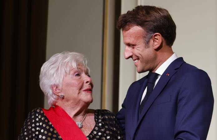 Line Renaud et Emmanuel Macron les yeux dans les yeux, à l'Élysée, le 2 septembre 2022