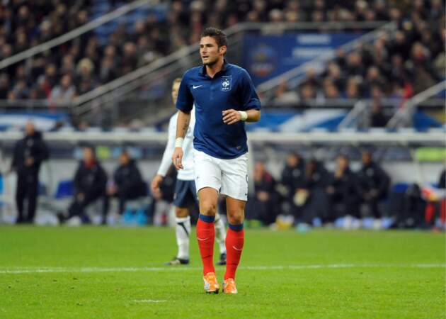 Olivier Giroud connaît sa première sélection avec l'équipe de France de Laurent Blanc le 11 novembre 2011
