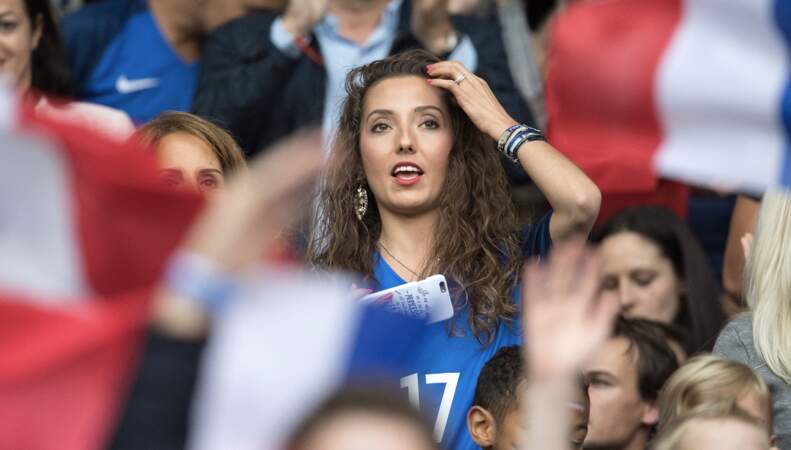 Tiziri est la première fan du joueur de l'équipe de France, qu'elle suit un peu partout.