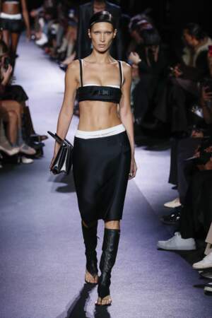 Bella Hadid, qui est de tous les évènements de cette Fashion Week parisienne.
