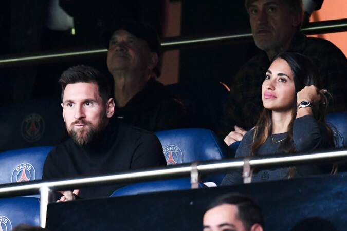 Lionel Messi, blessé, a suivi la rencontre des tribunes avec sa chérie, Antonella Roccuzzo