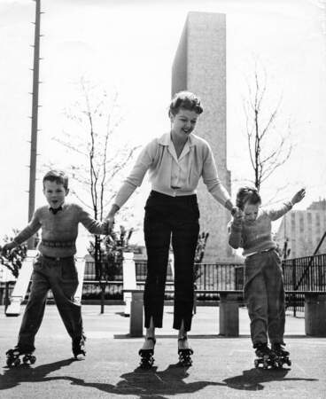 Angela Lansbury en 1957 avec ses enfants Anthony et Deidre