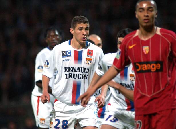 En mai 1997, Karim Benzema soulève son premier trophée, la Coupe nationale des poussins. Il joue ensuite pour la première fois avec l'équipe première de Lyon en janvier 2005 face à Metz et signe sa première passe décisive