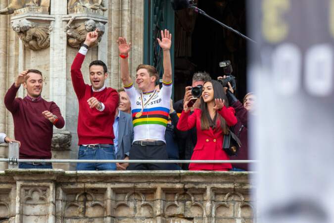 Elle était aux côtés de Remco lorsqu'il fêtait, en Belgique, son titre remporté à la Vuelta, le tour d'Espagne