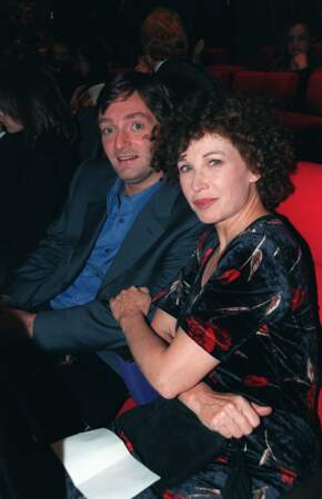 Pierre Palmade en compagnie de l'actrice Marlène Jobert pour assister à la comédie musicale Notre Dame de Paris en 1998.