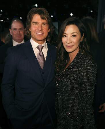 Tom Cruise pose avec Michelle Yeoh, héroïne de "Everything Everywhere All at Once". 