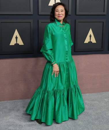 Janet Yang, actuelle présidente de l'Académie des arts et des sciences du cinéma, élégante en robe verte. 