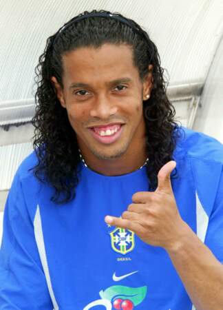 En 2001, il signe au Paris Saint-Germain et prend ses marques en sélection brésilienne