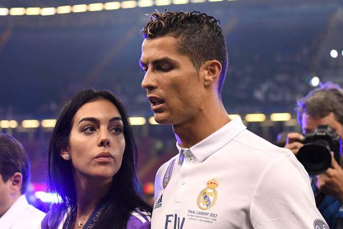 Les deux sont inséparables et Georgina accompagne Ronaldo dans un grand nombre de ses matchs et de ses victoires...