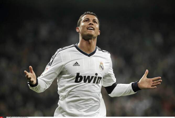 En 2009, âgé de 24 ans, il signe au Real Madrid et devient le transfert le plus cher de l'histoire (94 millions d'euros). 