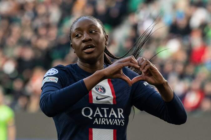 4. Kadidiatou Diani évolue au Paris Saint Germain au poste d'attaquante