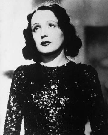 Il est également de notoriété publique que Brando aurait eu une liaison avec notre trésor national, Edith Piaf.