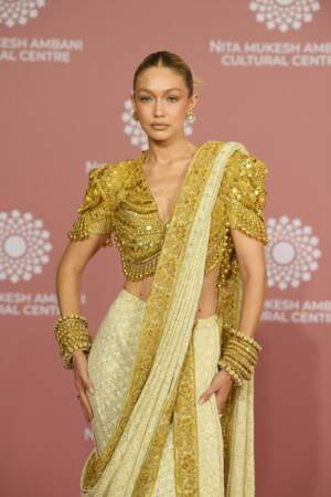 La mannequin Gigi Hadid, dans une magnifique tenue traditionnelle indienne