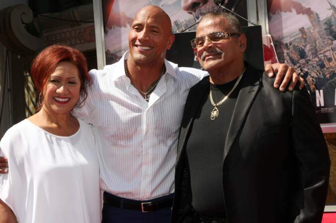 Et à voir Rocky, le papa de Dwayne aux côtés de son fils et de sa femme, on comprend que le muscle coule dans le sang des Johnson...
