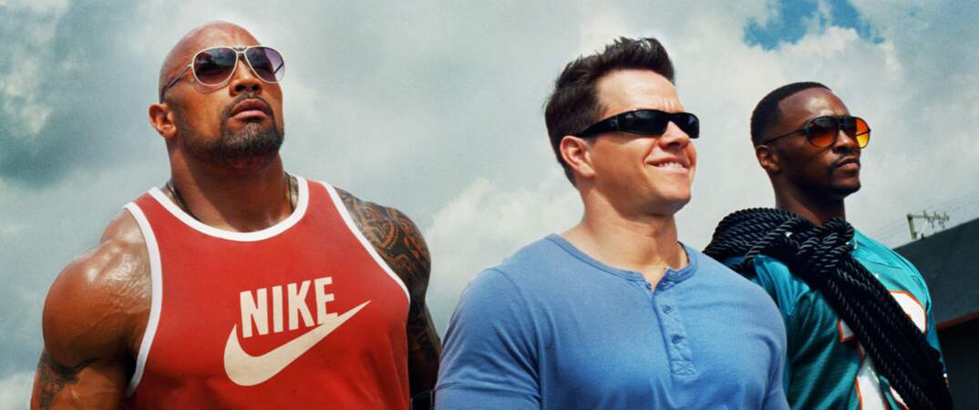 Dans No Pain No Gain (2013), Dwayne Johnson, Mark Wahlberg et Anthony Mackie fomentent un mauvais coup dans un centre de fitness. The Rock s'y sent comme un poisson dans l'eau ! 