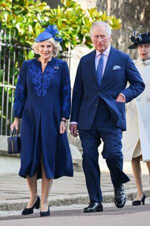 Le roi Charles III accompagné de la reine consort Camilla