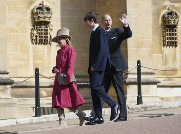 Le prince Edward, la duchesse Sophie et leur fils James sont aussi là