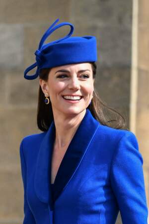 Kate Middleton souriante avant la messe