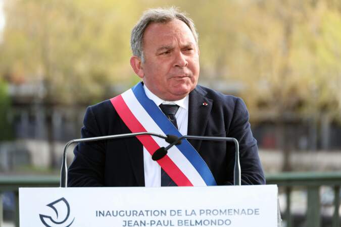 Pendant l'événement, Francis Szpiner, le maire du 16ème arrondissement de Paris, a rendu hommage à l'acteur