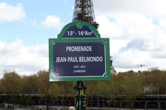Ce mercredi 12 avril 2023 a eu lieu l'inauguration de la promenade Jean-Paul Belmondo sur le pont de Bir-Hakeim à Paris