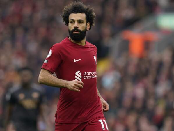 Mohamed Salah figure en 5e position des footballeurs les mieux payés. Le joueur de Liverpool gagne 53 millions de dollars par an, quasiment 48 millions d'euros.