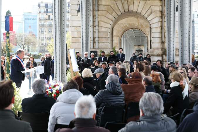 Ils se sont exprimés devant la famille et les proches du comédien, ravis de cet hommage à Jean-Paul Belmondo dans la capitale