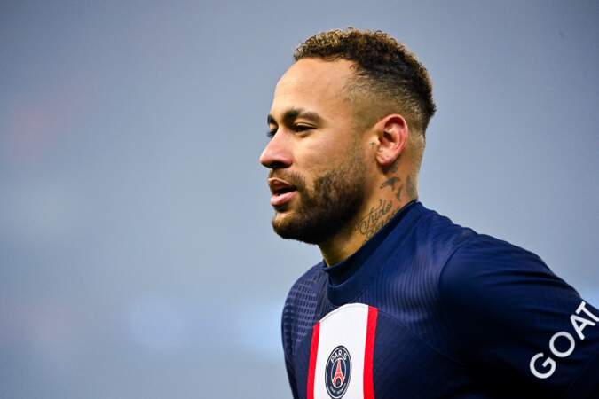 Lui aussi est au Paris Saint-Germain, le salaire de Neymar est de 87 millions de dollars par an. Ce qui fait de lui le 4e footballeur le mieux payé (78 745 440 euros).