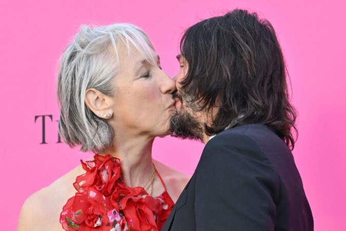 Keanu Reeves et Alexandra Grant n'ont pas hésité à s'embrasser récemment sous les flashs des caméras
