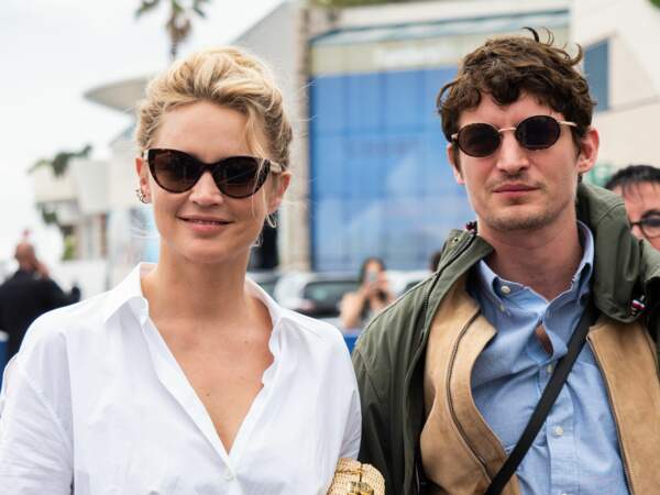 Le couple se présente main dans la main sous le soleil de Cannes