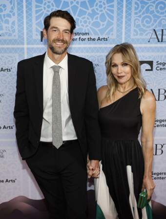 Depuis 2014, Jennie Garth est en couple avec l'acteur David Abrams avec qui elle s'est mariée en 2015.