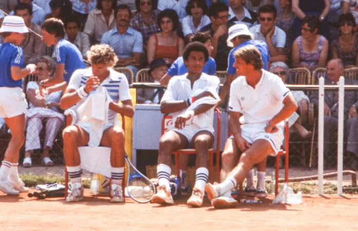 On le retrouve ici en 1979 à Roland Garros, aux côtés de Gilles Moretton et Patrice Hagelauer. 
