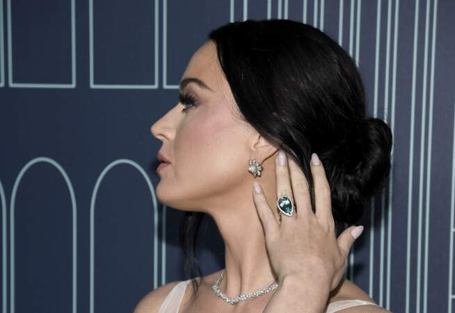 La chanteuse Katy Perry s'est prêtée au jeu des bijoux