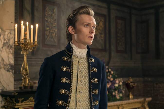Reynolds est l'un des nouveaux personnages et est le valet du roi George. Son âge n'est pas précisé, mais il a sûrement entre 20 et 30 ans comme Brimsley.