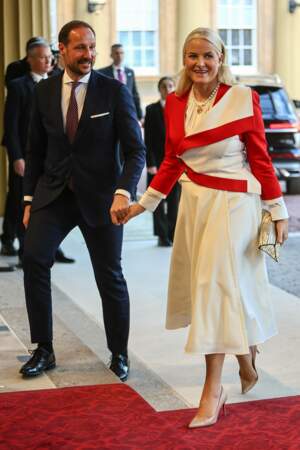 Le prince héritier de Norvège arrive avec sa femme, la princesse Mette-Marit