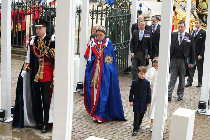La famille royale a fait son entrée dans l'Abbaye de Westminster, là où s'est tenu le couronnement de Charles III
