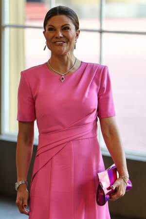 La princesse Victoria de Suède élégante en rose