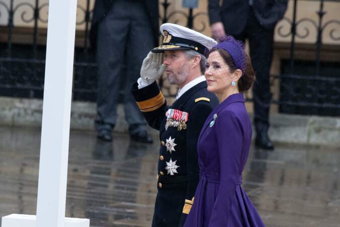 Le prince Frederik de Danemark et sa femme, la princesse Mary, en bleu marine