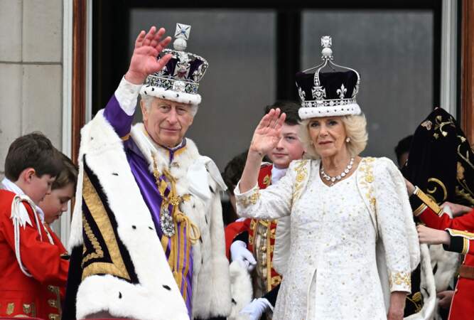 Le roi Charles III et la reine Camilla au balcon du palais de Buckingham