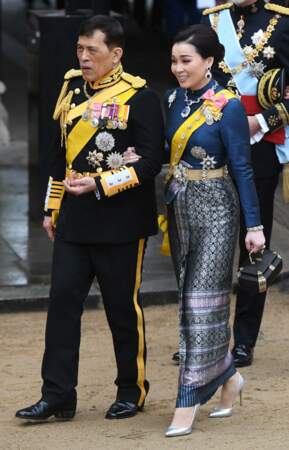 Le roi Maha Vajiralongkorn et la reine Suthida de Thaïlande, qui arborait une tenue sublime et originale
