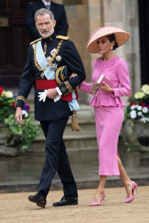 La reine Letizia fabuleuse en rose bonbon aux côtés de son époux, le roi Felipe