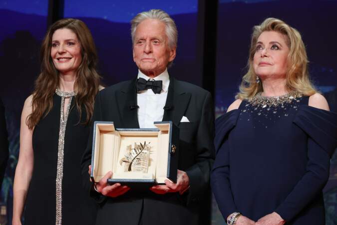 Catherine Deneuve et Chiara Mastroianni ont remis la Palme d'or d'honneur à Michael Douglas