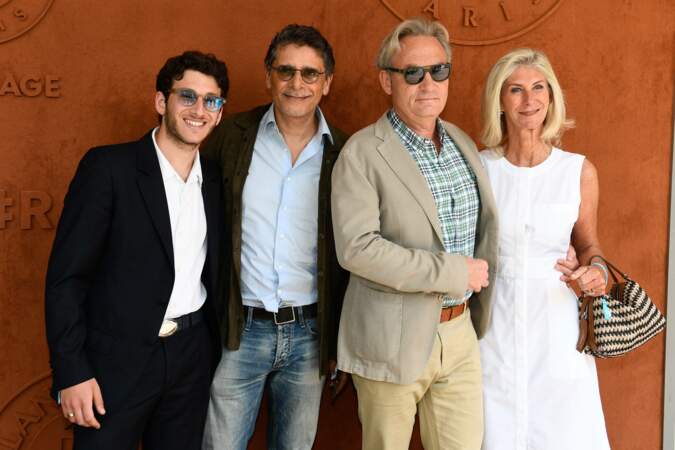 L'acteur a pris la pose avec son fils Léo et le comédien Gilles Cohen, qui était accompagné de sa femme