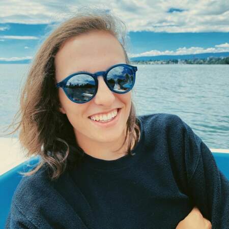La jeune femme a adoré son voyage à Montreux en Suisse comme le prouve son sourire radieux