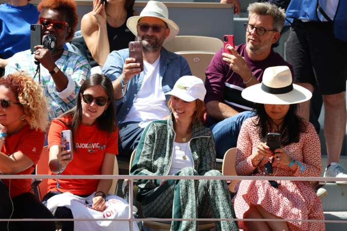 Claudia Tagbo, Suzane, Audrey Marnay, Sunjoo Moon… Les stars (et leurs portables) dans les tribunes de Roland-Garros