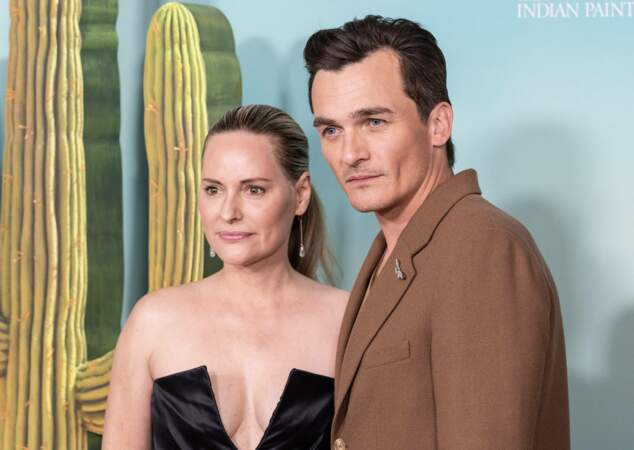 Aimee Mullins et Rupert Friend complices lors du photocall